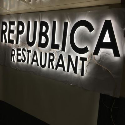 Signage Huruf Akrilik LED Depan Toko Bisnis 30cm