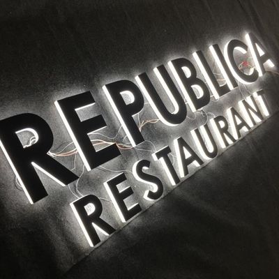 Signage Huruf Akrilik LED Depan Toko Bisnis 30cm