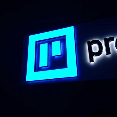 Tanda Huruf Backlit Akrilik Tembus Depan Toko 40cm Untuk Perusahaan