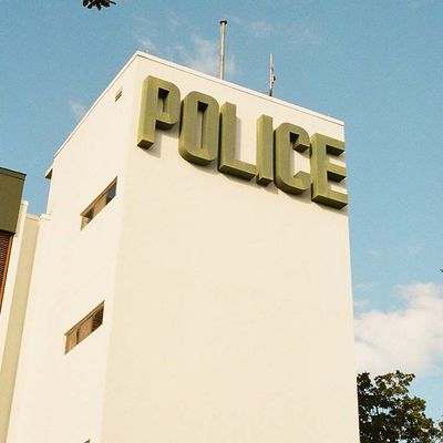 Sikat Emas Stainless Steel Metal Letter Sign Kedalaman 10cm Untuk Kantor Pemerintah