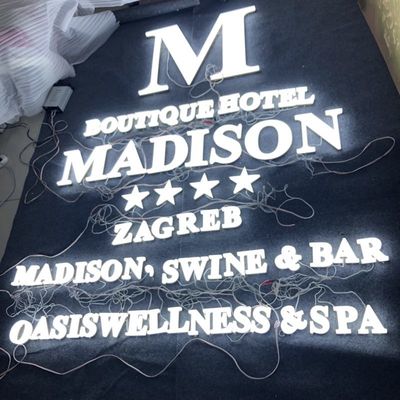 12mm Acrylic Company Logo Wall Sign Aluminium Channel Letters Anti Karat