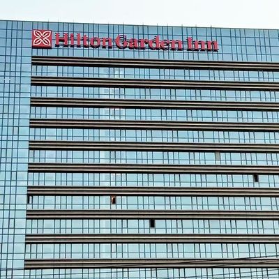 3-5mm Tanda Bangunan Akrilik UV Dicetak Huruf Stainless Steel Fabrikasi