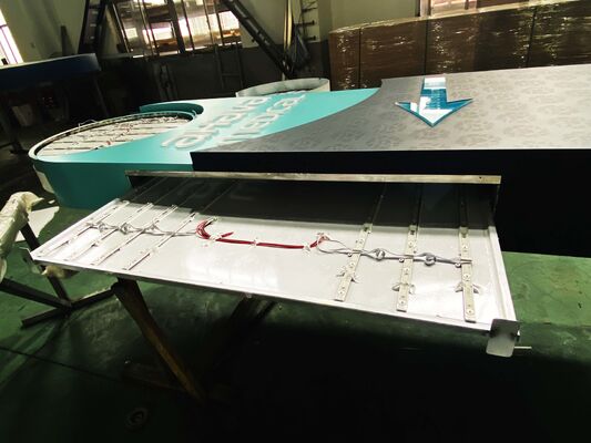 Produk Tanda Bangunan Khusus yang dirancang untuk menggabungkan estetika daya tahan dan fungsionalitas untuk tanda luar yang efektif