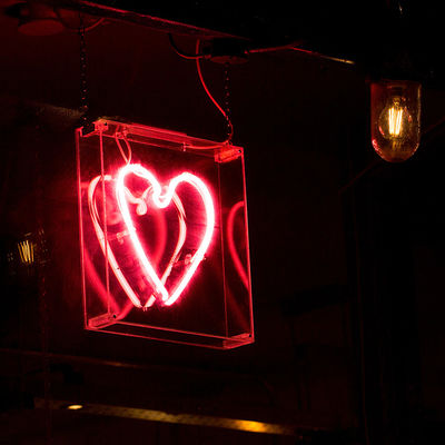 Transparansi Tinggi Akrilik Personalized Neon Signs 50000 Jam Hidup