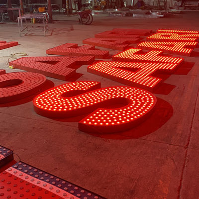 Punched Hole Light Up Led Channel Letters Luar Ruangan Raksasa Tahan Air IP67