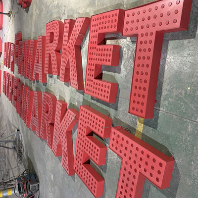 Punched Hole Light Up Led Channel Letters Luar Ruangan Raksasa Tahan Air IP67