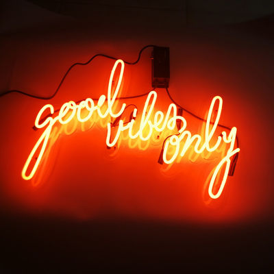 Dekorasi Bar 10kv Kustom Neon Sign Getaran Baik Hanya Dengan Papan Akrilik